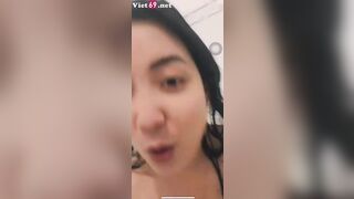 Em gái răng khểnh vú to gọi cho người yêu lúc tắm