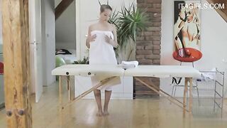 Massage bướm lên đỉnh 36