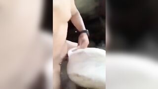 Tranh thủ trước lúc bị bán làm thịt