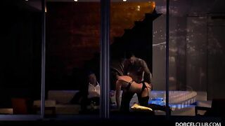 Муж смотрит как его жену ебут во все щели [секс порно минет жесткое sex porno шлюха]
