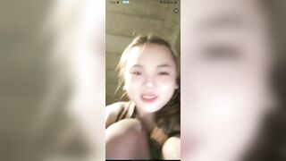 Em chubby live móc bím ngoài trời dâm thủy tràn trề