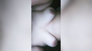 Bé bự nứng lúc tắm