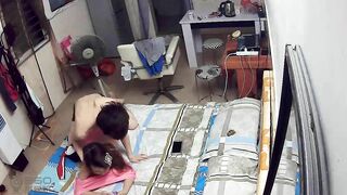 Tranh thủ buổi cuối tuần con về nhà nội chơi 2 vk ck địt cho dễ ngủ😁, ai dè lộ clip