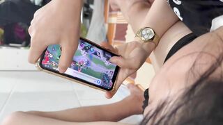 Clip sex quay lén 2 em Gen Z trốn nhà vệ sinh chịch 2