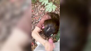 Lên thăm rẫy dẫn em gái vô rừng cao su để xuất tinh ngập miệng