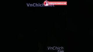 Bắt nạt em gái giữa đường