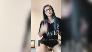 Gái xinh loli kính cận damdang 3