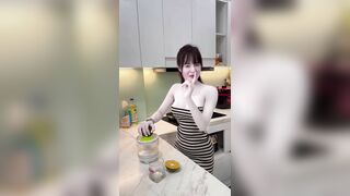 Cô giáo hương vắt nước cam nhưng ae để ý bưởi chứ gì 🤣🤣