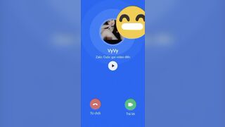 Chị gái ở nhà một mình nứng lồn quá nên gọi video call để cùng nhau thủ dâm