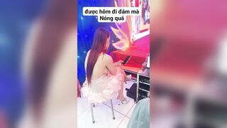 Chị MC có Cặp Vú Cực xinh