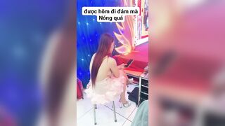 Chị MC có Cặp Vú Cực xinh