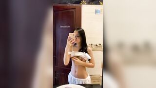 Hot Girl Đeo Kính Với Cặp Mông Cực Phẩm Top 1 Trung Quốc