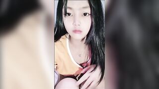 Bé học sinh nhưng lại có cái lồn phụ huynh ướt nhèm nhìn chỉ muốn địt