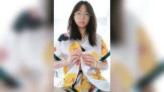 EM GÁI LỚP 10 DÙNG BÀN CHẢI THỦ DÂM