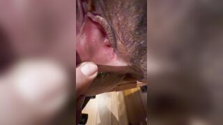 Lồn non siêu lông của vợ thằng bạn. Ngày nào cũng dân vợ thằng bạn ks bú lồn rồi đụ
