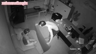 vợ chồng trốn con địt ngoài phòng khách