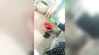 Em gái mới lớn vừa tắm vừa show lồn cực múp