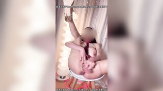 E gái chubby mông to cực dâm