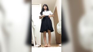 Bé học sinh Hàn mới lớn, muốn được mất trinh