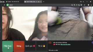 ometv hai em học si nh lần đàu thấy thủ dâm bằng lồn giả