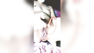 Em Gái ở nhà một mình nứng lồn quá thủ dâm sướng chảy nước lồn