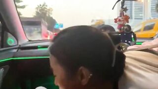 Đang lái xe mà gặp đèn đỏ thì làm gì