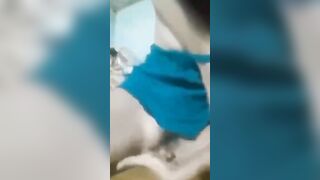em gái móc lồn chảy nước ước hết cả giường