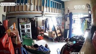 Hack camera quay lén anh công nhân vụng trộm với chủ nhà