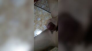 nứng quá có e nào bú dùm khong