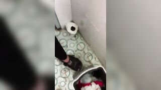 Học sinh địt nhau bỏ bcs tại wc trường THPT