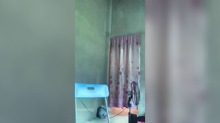 Đang xoa bướm thì em vào 😂