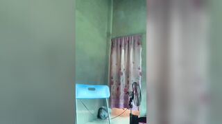 Đang xoa bướm thì em vào 😂