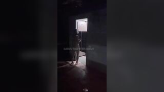 Ra giữa đường khoả thân xong bú cu người lạ