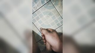 Cu bé quá