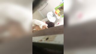 quay lén em gái xinh tắm