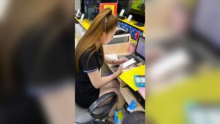 Quay lén dưới váy mấy em nhân viên điện máy xanh