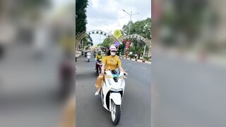 Lại Siêu Phẩm Em Gái Áo Dài Tháng 4