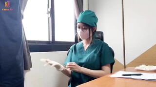 Y tá giúp bệnh nhân lấy tinh dịch cực kích thích