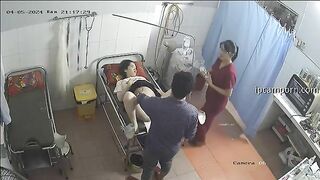 Chị bầu khám thai