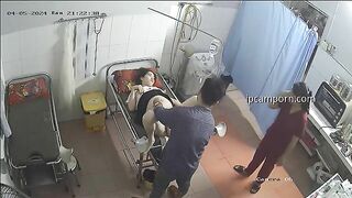 Chị bầu khám thai