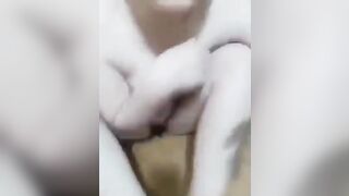 Chị gái nứng quá móc lồn
