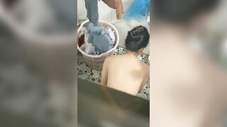 Lâu lâu lại quay trộm em nó tắm đang đến tháng