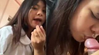 Trước Khi Nuốt Tinh Vẫn Không Quên Son Môi Choo Đỏ