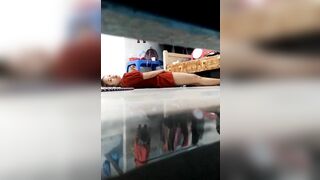 Quay lén chị gái thủ dâm