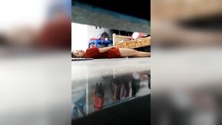 2 đang làm gì vậy 2, khó tính quá nên phải tự móc lồn
