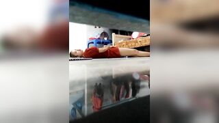 2 đang làm gì vậy 2, khó tính quá nên phải tự móc lồn