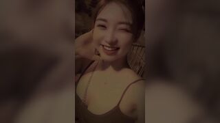 Em gái nghiện tiktok