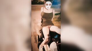 Em gái nghiện tiktok