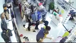 Thanh Niên Hiếp Dâm Chủ Shop Quần Áo Tại Vĩnh Phúc