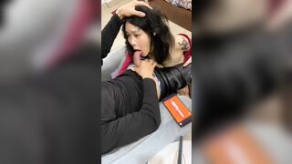 Vừa xem bóng vừa được em yêu chăm sóc con cu
